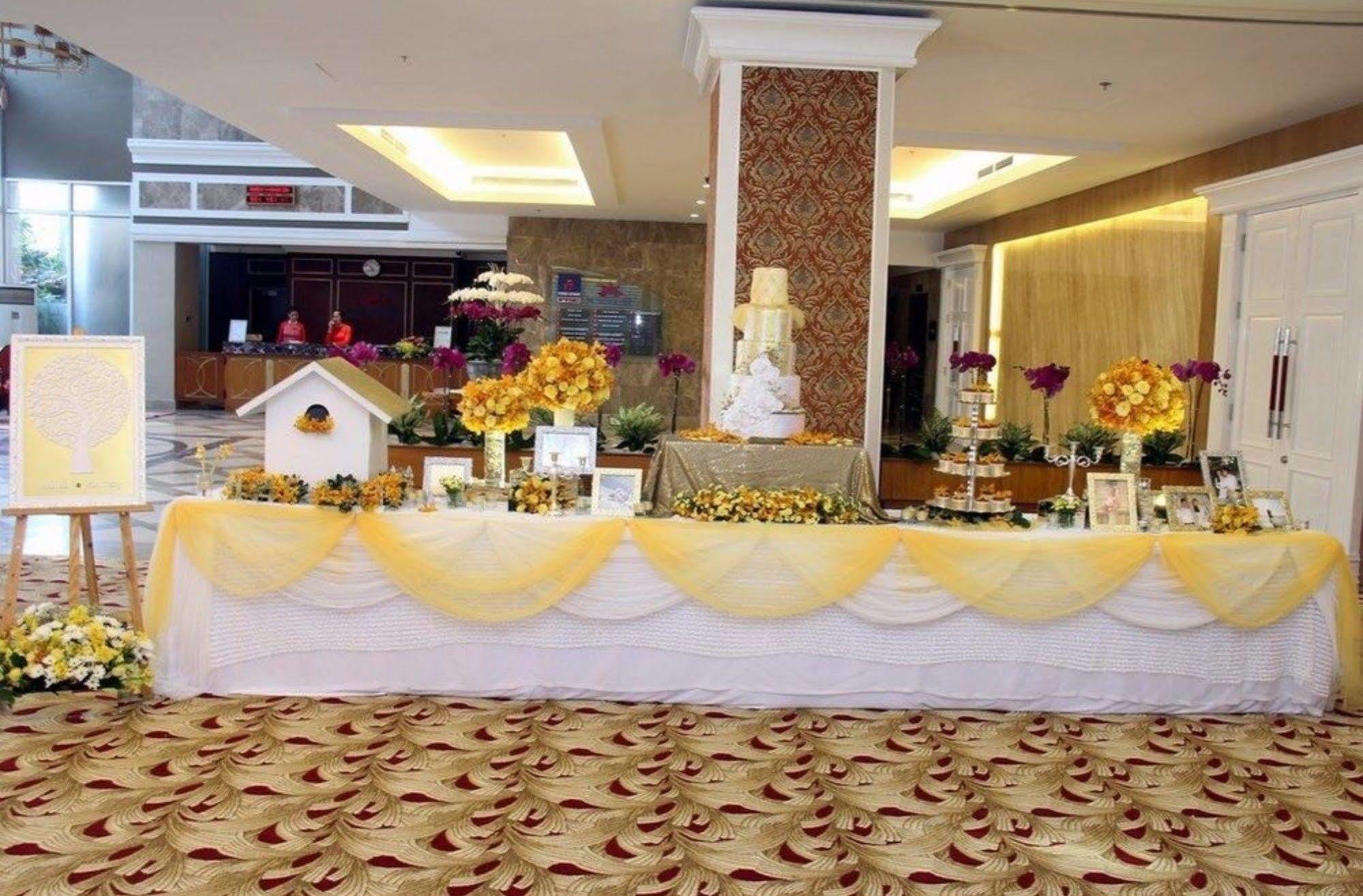 Petro Hotel Вунгтау Экстерьер фото